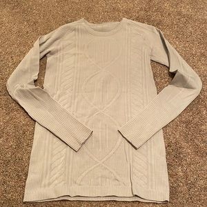 Gray lululemon shirt